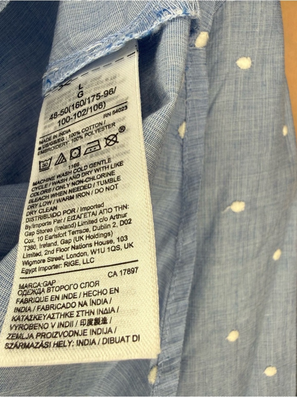 GAP Women’s Light Blue chambray Dot-Print Button-Down Shirt Large NWT - Picture 5 of 5
